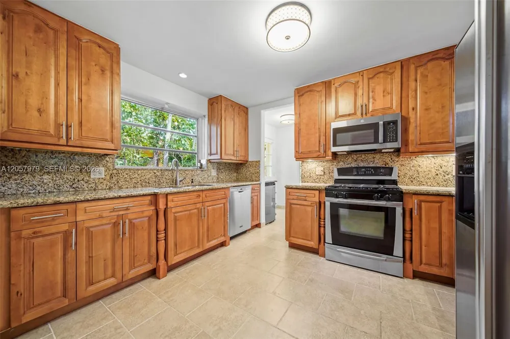 5842 Alton Rd Miami Beach, FL 33140