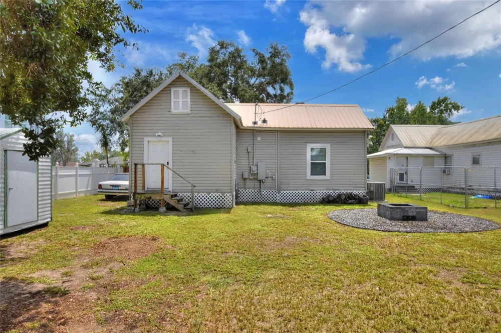 204 NE 1ST AVENUE Mulberry, FL 33860
