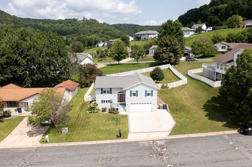 306 Haralson Lane La Crescent, MN 55947