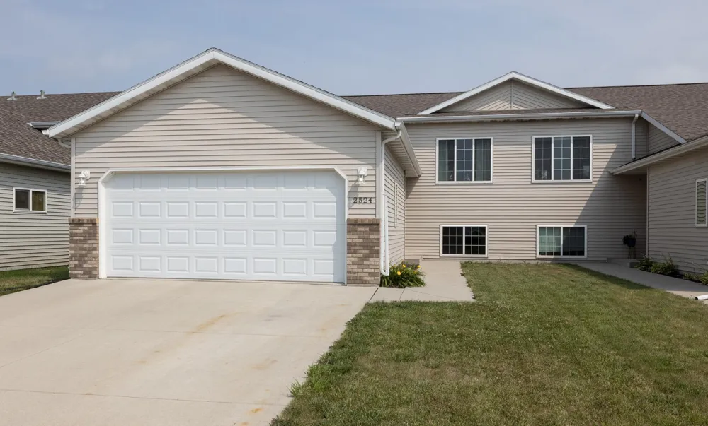 2524 31st Avenue S Moorhead, MN 56560