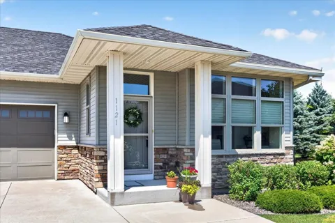 1121 Willowbrook Circle