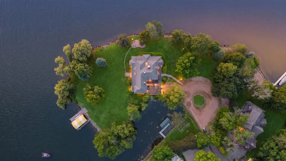 3845 Northome Road Deephaven, MN 55391