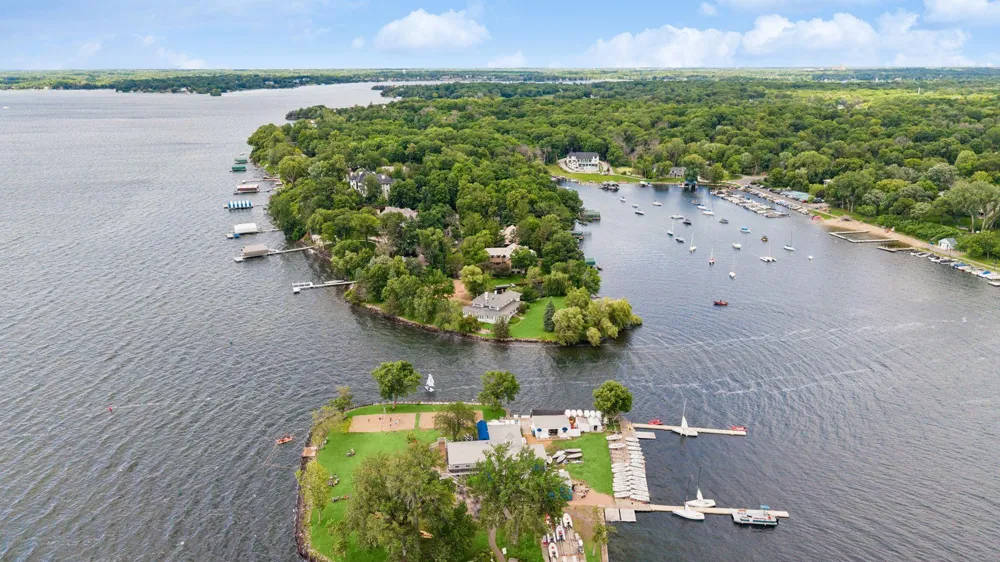 3845 Northome Road Deephaven, MN 55391