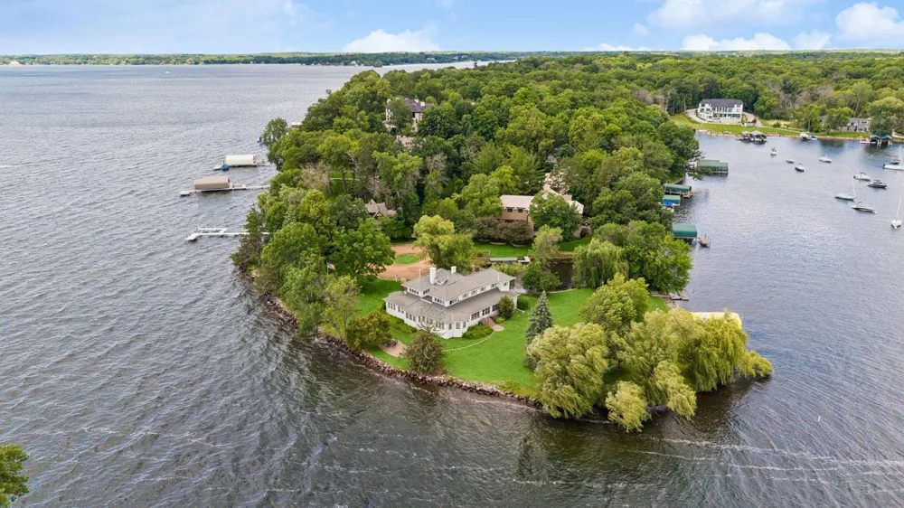 3845 Northome Road Deephaven, MN 55391
