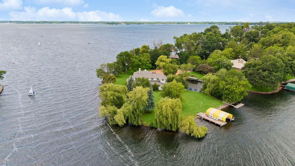 3845 Northome Road Deephaven, MN 55391