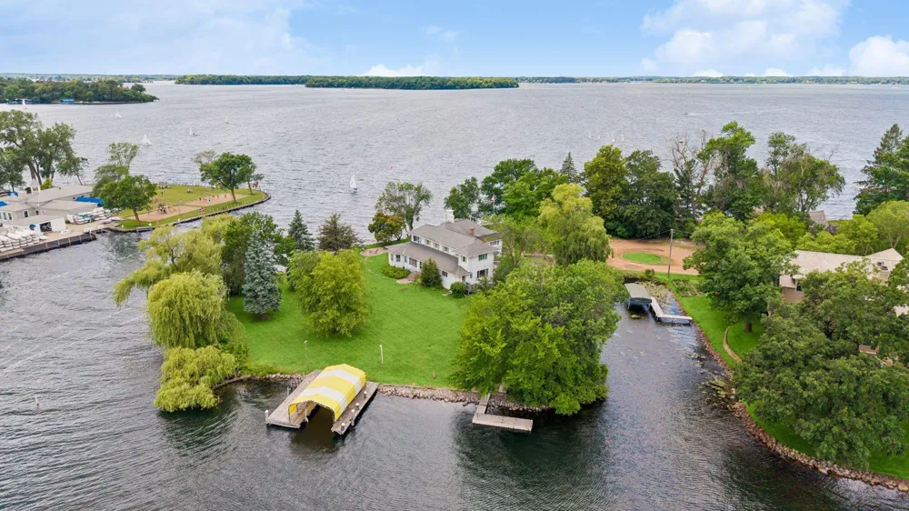 3845 Northome Road Deephaven, MN 55391
