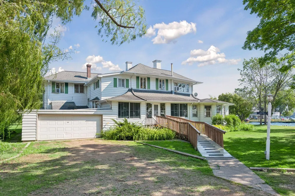 3845 Northome Road Deephaven, MN 55391