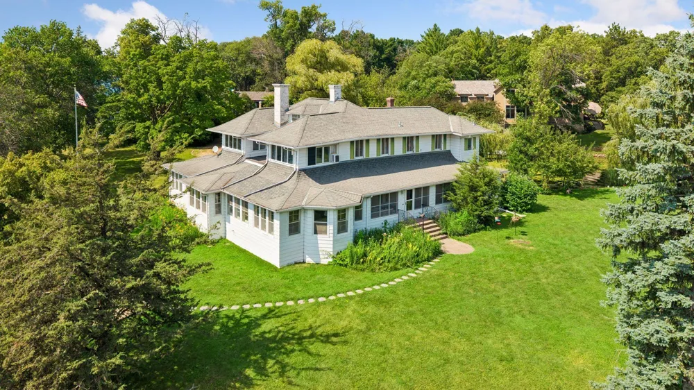 3845 Northome Road Deephaven, MN 55391