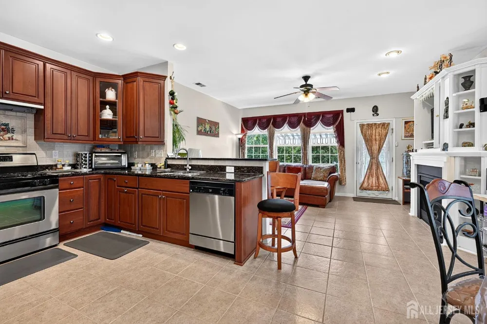 53 Prusakowski Boulevard Parlin, NJ 08859