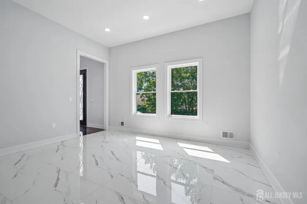 20 Milton Avenue Edison, NJ 08820