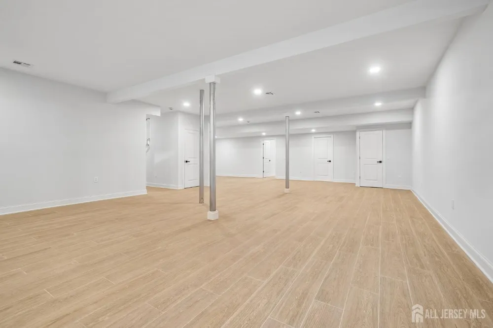 20 Milton Avenue Edison, NJ 08820