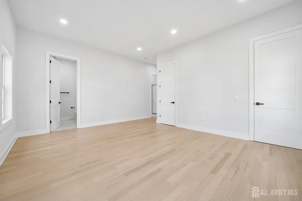20 Milton Avenue Edison, NJ 08820
