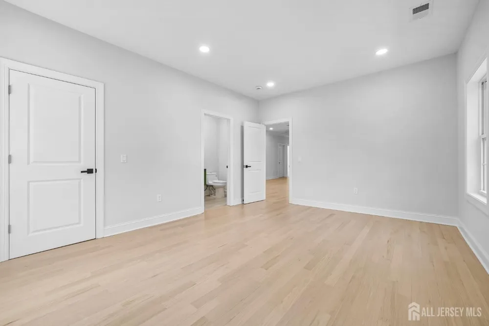 20 Milton Avenue Edison, NJ 08820