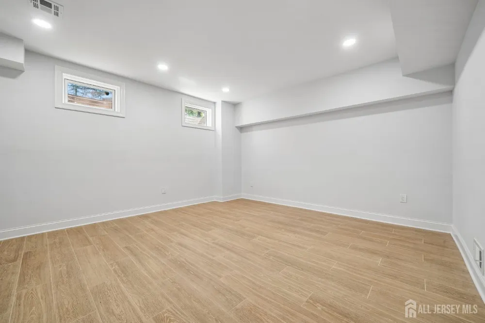 20 Milton Avenue Edison, NJ 08820