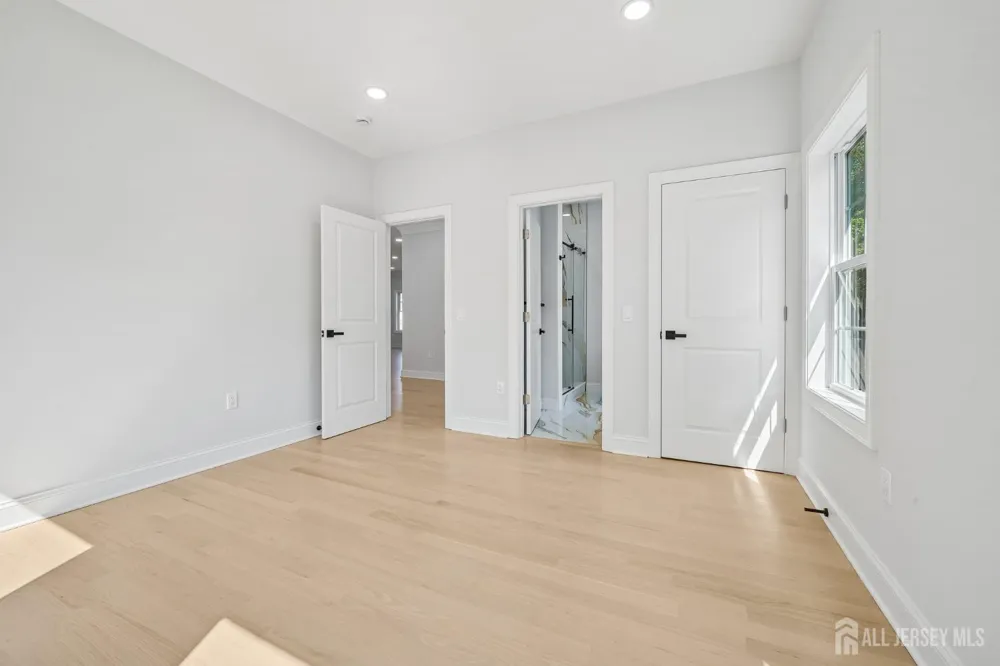 20 Milton Avenue Edison, NJ 08820
