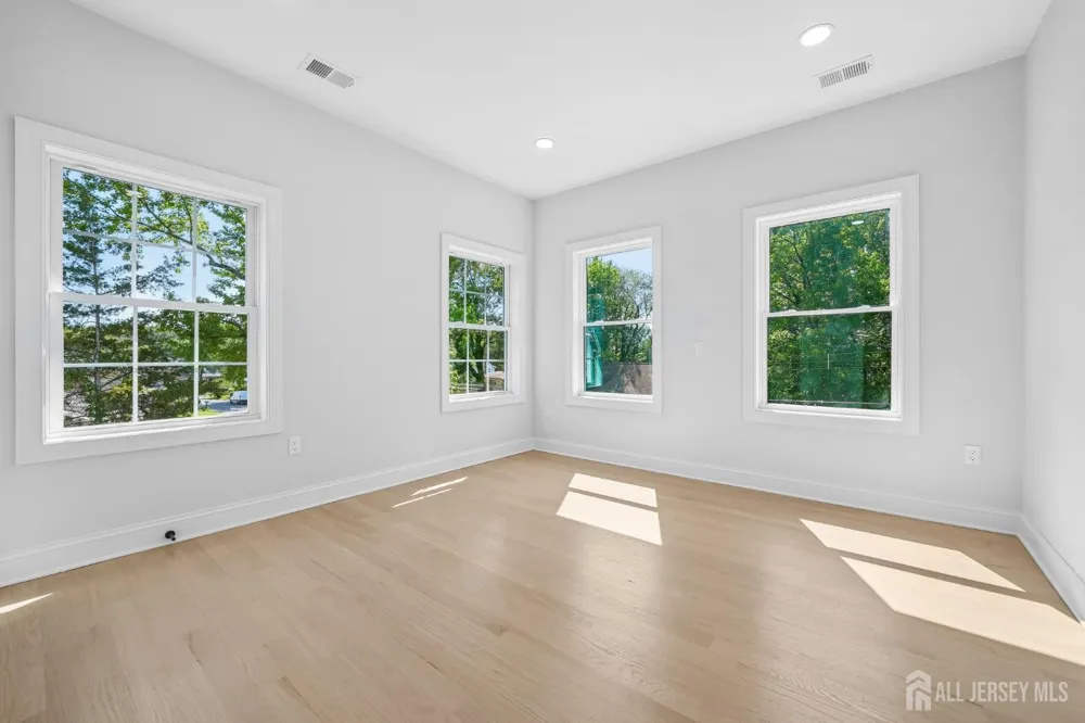 20 Milton Avenue Edison, NJ 08820
