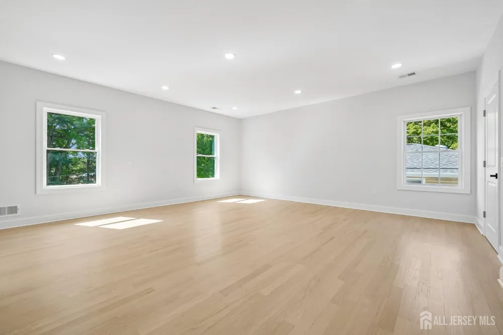 20 Milton Avenue Edison, NJ 08820