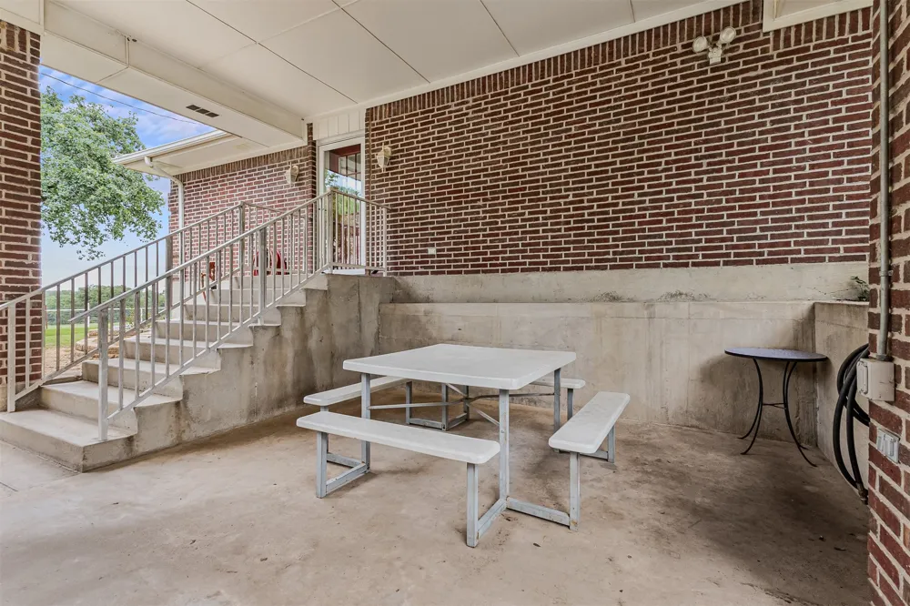 339 Colwell Road Forestburg, TX 76239