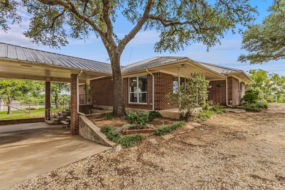 339 Colwell Road Forestburg, TX 76239