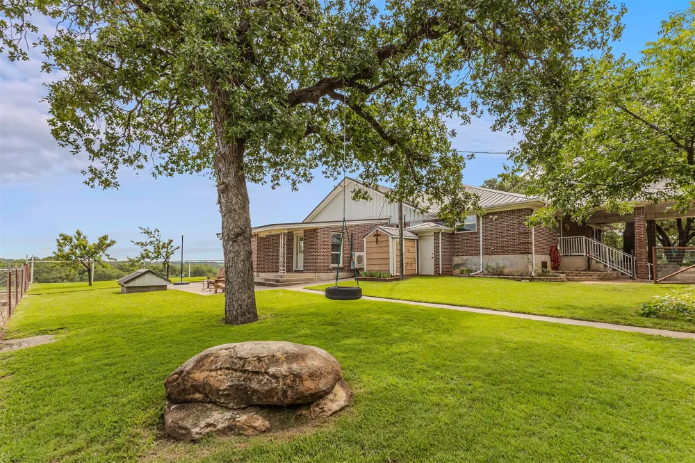 339 Colwell Road Forestburg, TX 76239