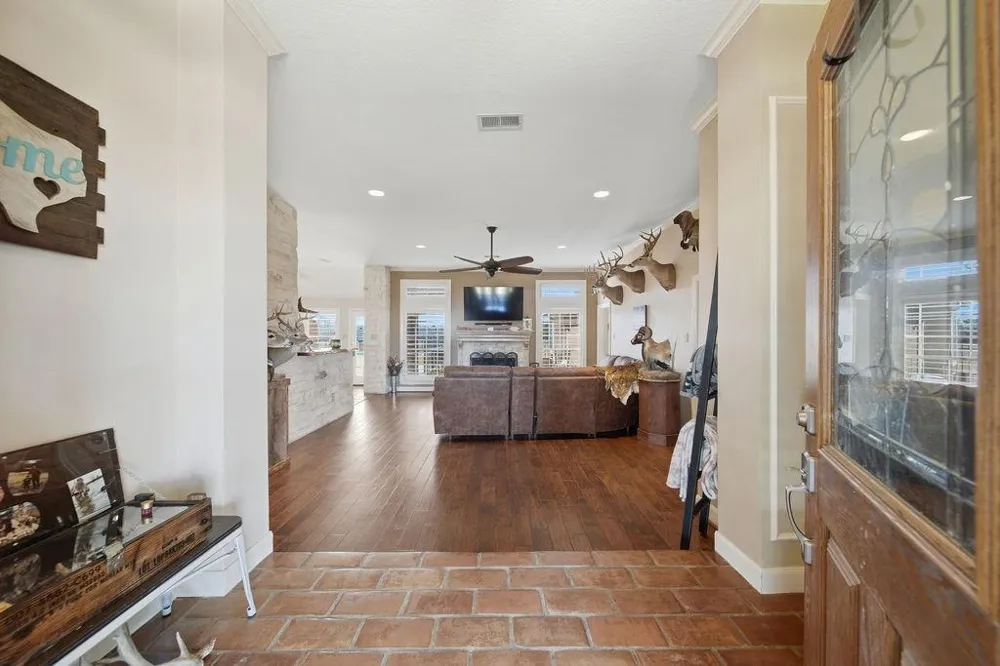 5250 Lauren Road Alvin, TX 77511
