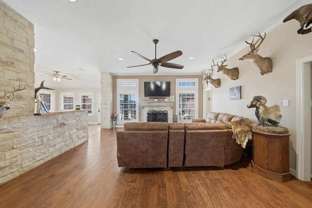 5250 Lauren Road Alvin, TX 77511