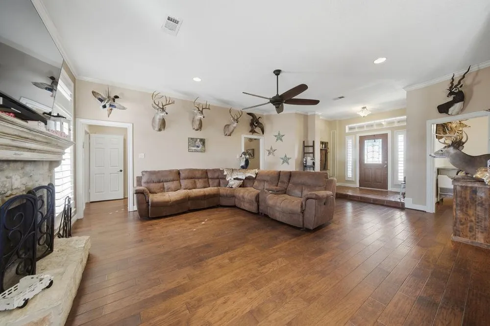 5250 Lauren Road Alvin, TX 77511