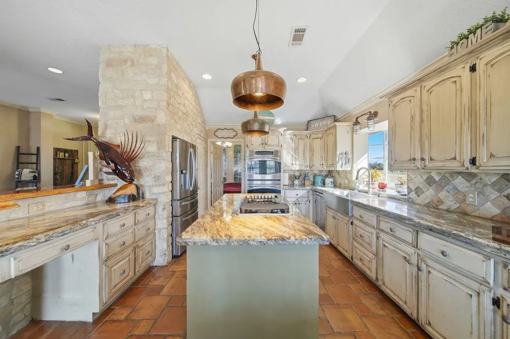 5250 Lauren Road Alvin, TX 77511