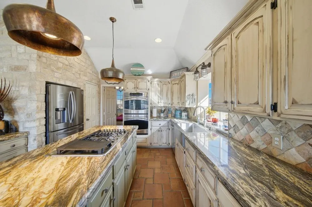 5250 Lauren Road Alvin, TX 77511