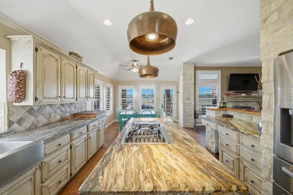 5250 Lauren Road Alvin, TX 77511