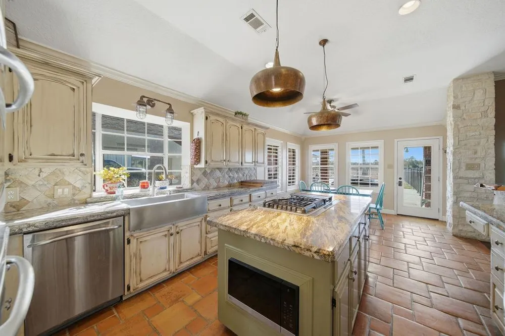 5250 Lauren Road Alvin, TX 77511