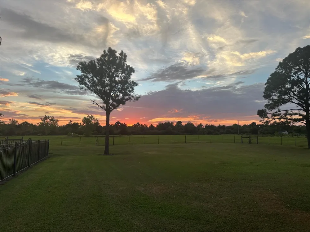 5250 Lauren Road Alvin, TX 77511