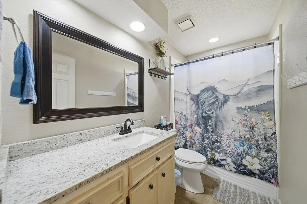5250 Lauren Road Alvin, TX 77511