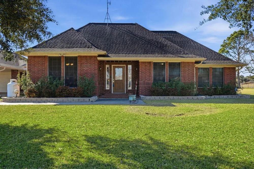 5250 Lauren Road Alvin, TX 77511