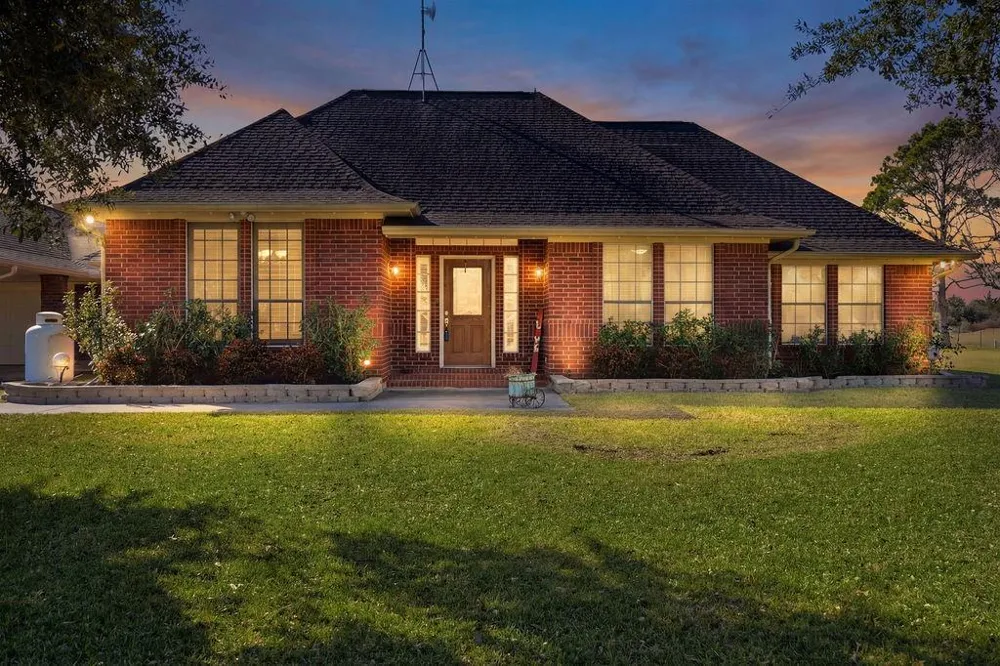 5250 Lauren Road Alvin, TX 77511