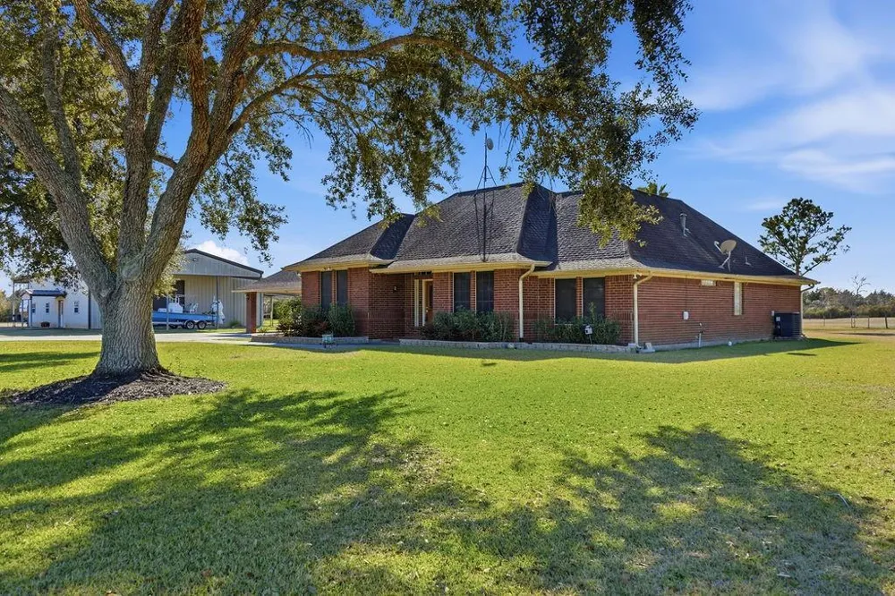 5250 Lauren Road Alvin, TX 77511