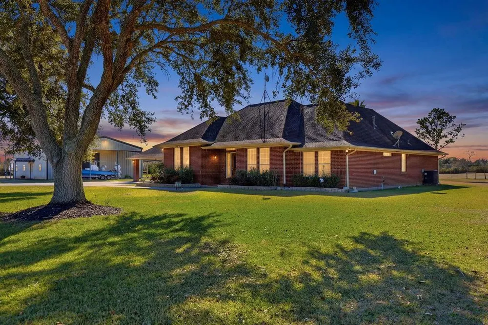 5250 Lauren Road Alvin, TX 77511