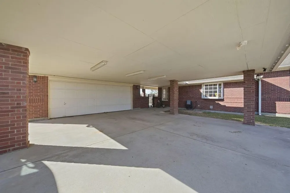5250 Lauren Road Alvin, TX 77511