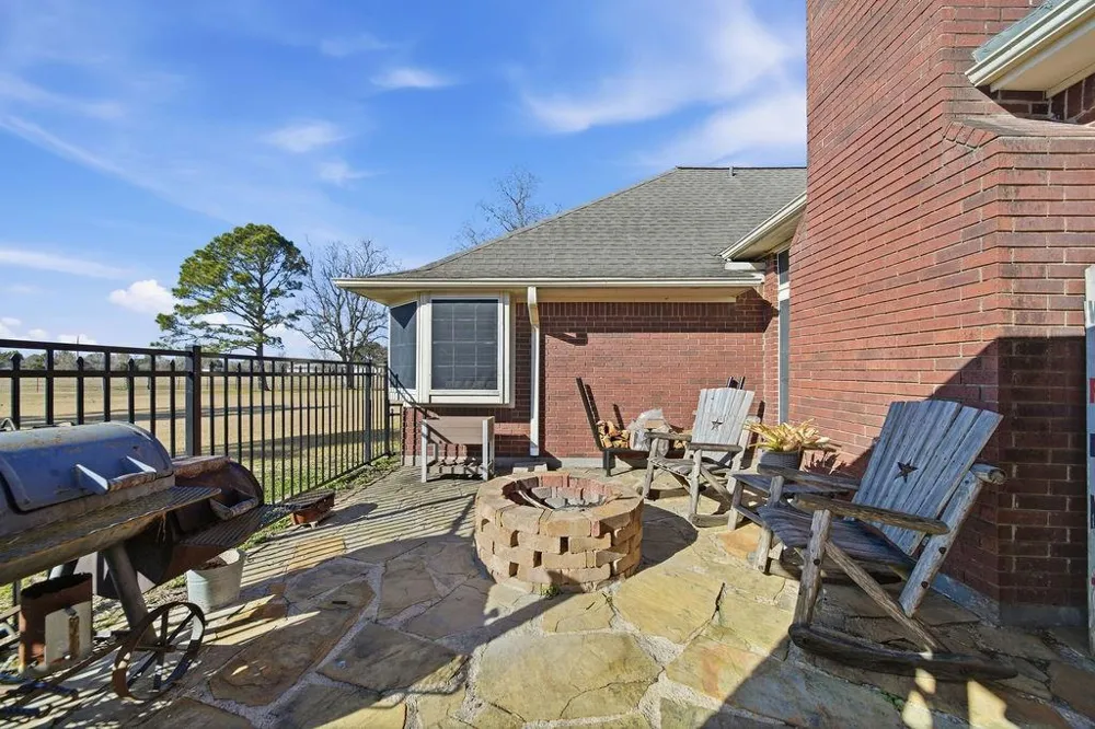 5250 Lauren Road Alvin, TX 77511