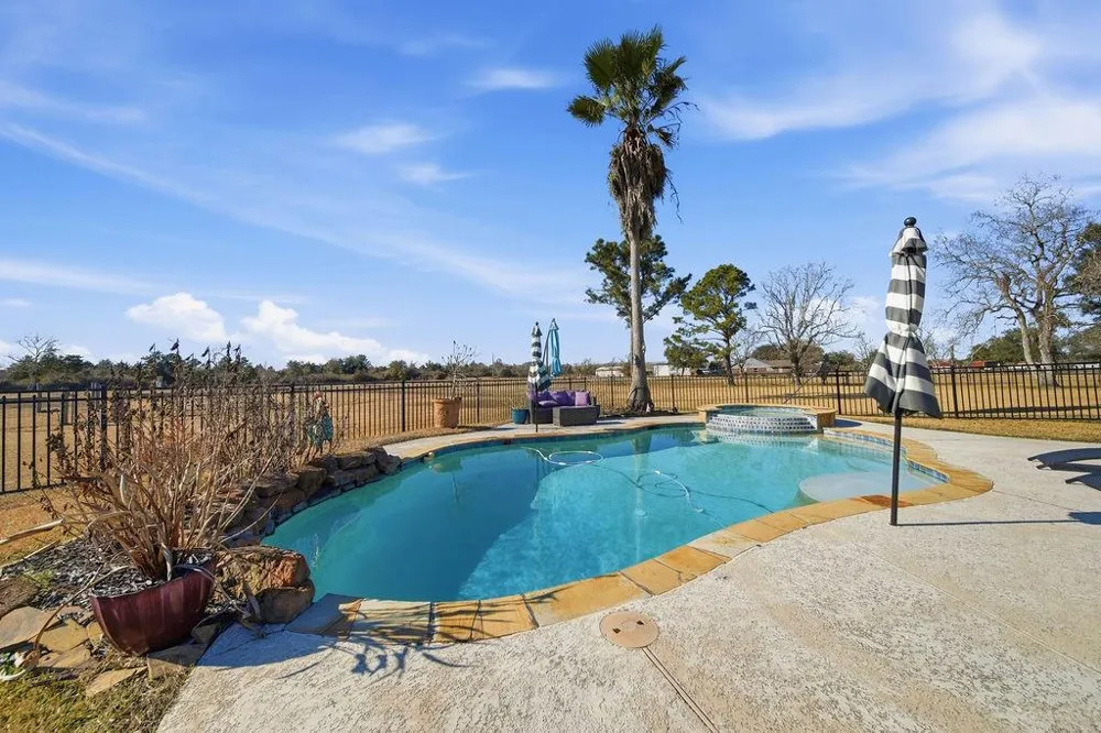 5250 Lauren Road Alvin, TX 77511