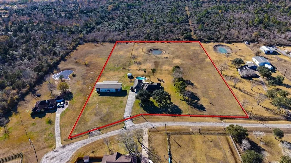 5250 Lauren Road Alvin, TX 77511