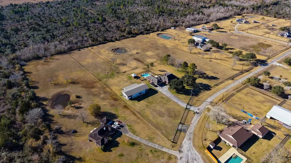5250 Lauren Road Alvin, TX 77511