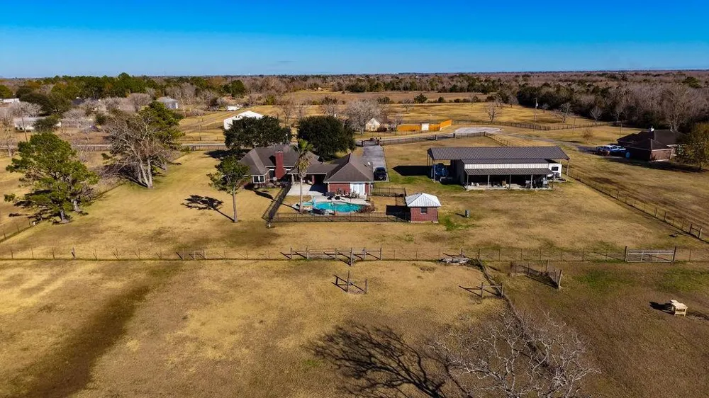 5250 Lauren Road Alvin, TX 77511