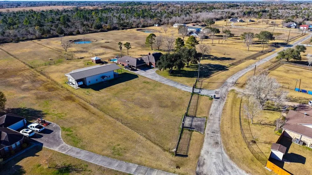 5250 Lauren Road Alvin, TX 77511