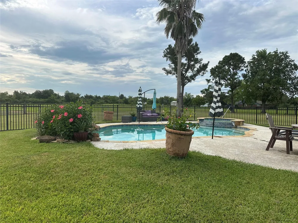 5250 Lauren Road Alvin, TX 77511