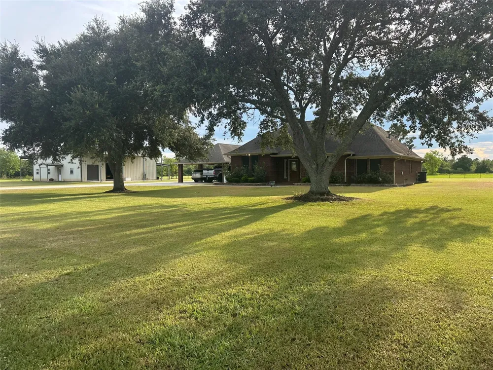 5250 Lauren Road Alvin, TX 77511