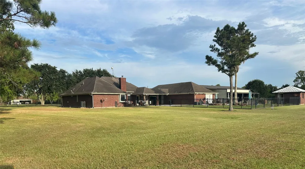 5250 Lauren Road Alvin, TX 77511