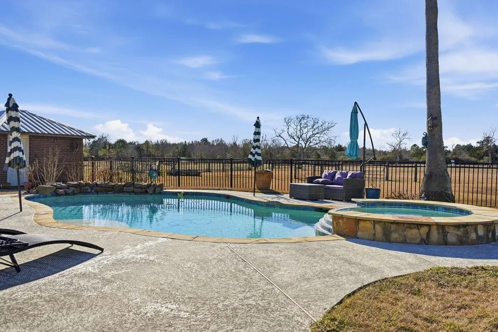 5250 Lauren Road Alvin, TX 77511