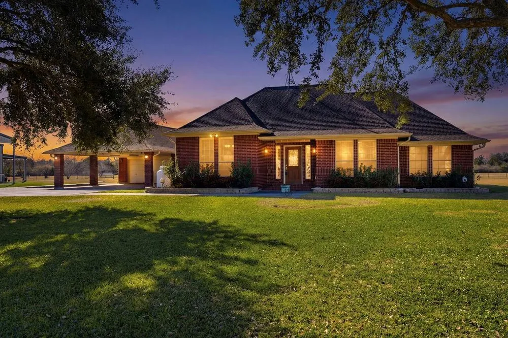 5250 Lauren Road Alvin, TX 77511
