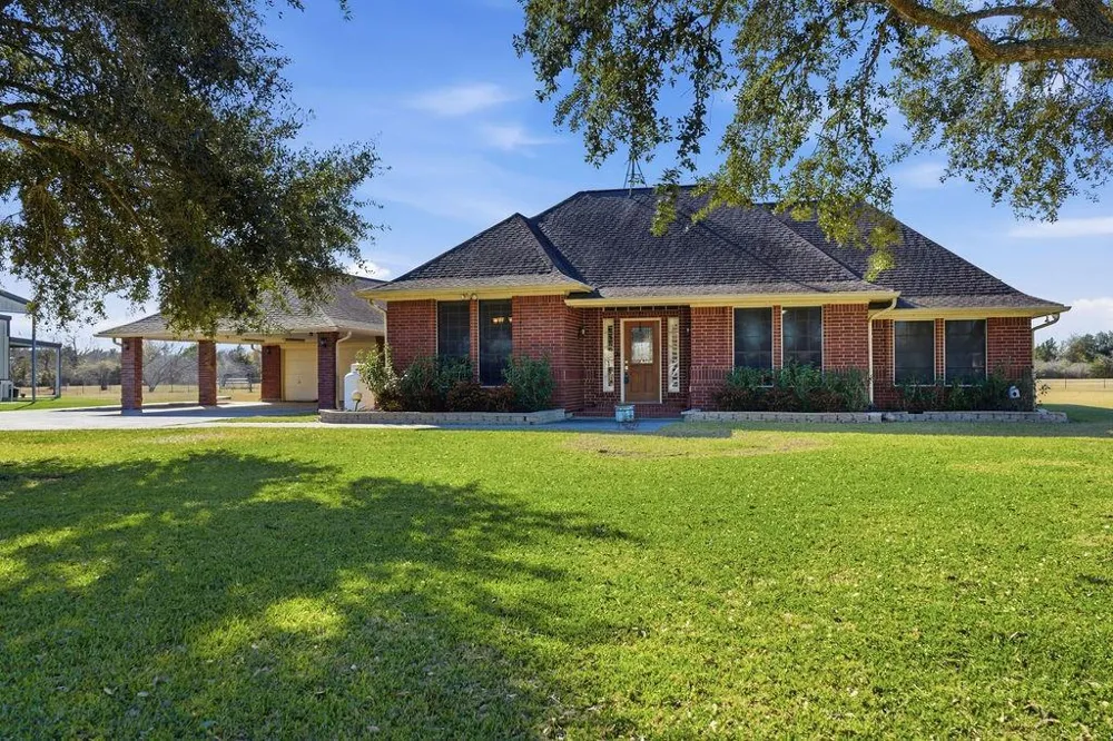 5250 Lauren Road Alvin, TX 77511